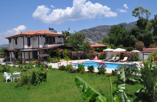 Beautiful 4-bed Villa Private Pools - Photo 18