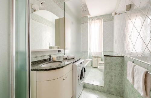 Spacious Home with three Bedroom and Large Kitchen - Photo 14