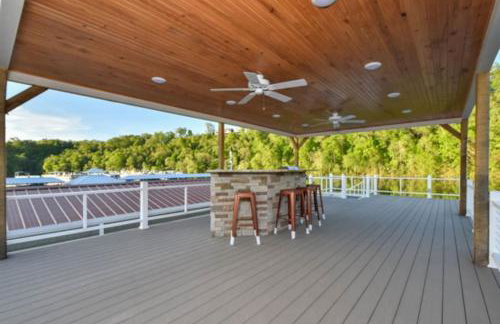 Cream Houseboat 4 Bedroom - Photo 3