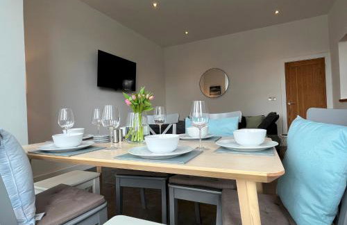 Spacious Apartment~Parking~Close to Seafront - Photo 4