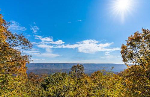 Mountain cabin w hot tub & deck views - Photo 19
