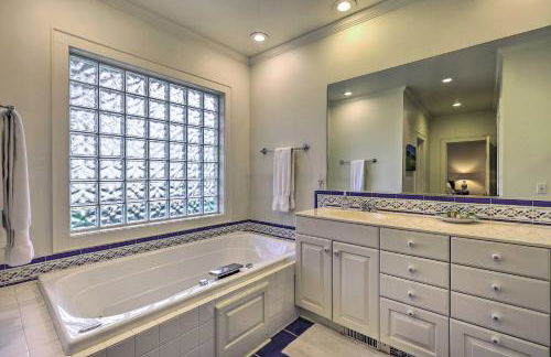 Lush Elkin Home with Porch Views and Pool Table - Foto 20