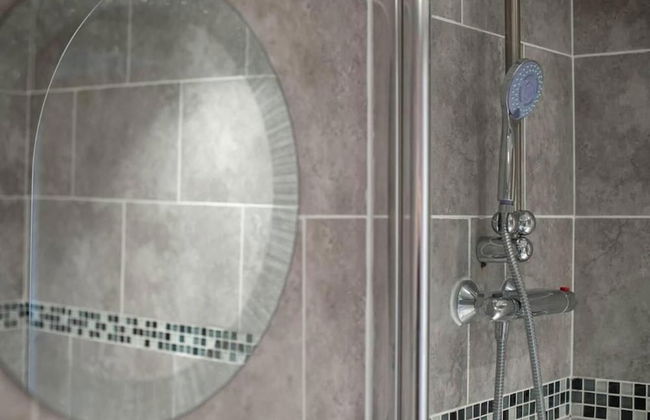 2br-sleeps6-wifi-smarttv-o2academy-ws87 - Foto 13