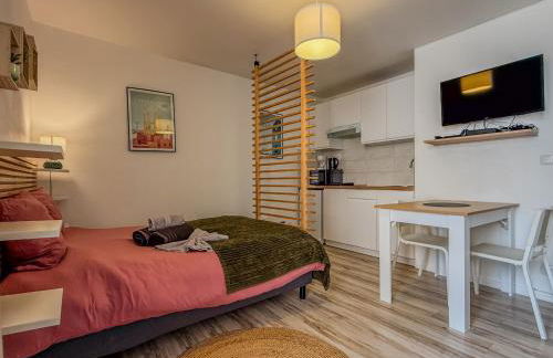 Studio charmant avec balcon en centre-ville - Foto 6