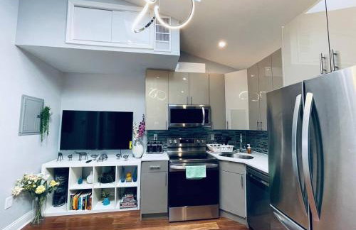 Downtown City Hall near Kimmel Center 2BD Suite - Photo 12