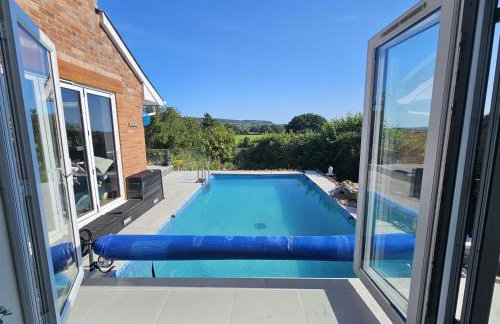 Large house with pool only 15 mins from the beach - Foto 1