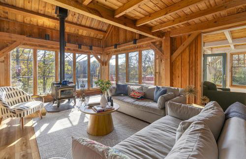 Luxury Lake House w Dock & Game Room - Photo 31