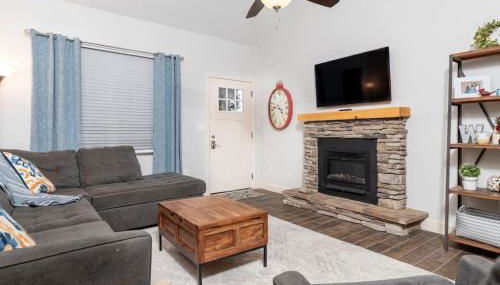 Elegant Cades Cove Condo with Community Pool - Foto 3