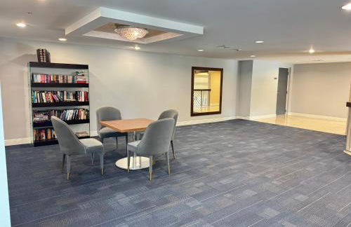 Luxury Oasis Suite - Photo 36