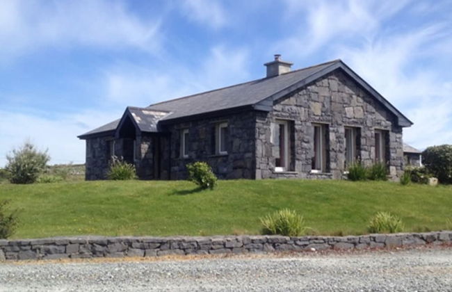 Detached Cottage Overlooking Lake in Connemara - Foto 2
