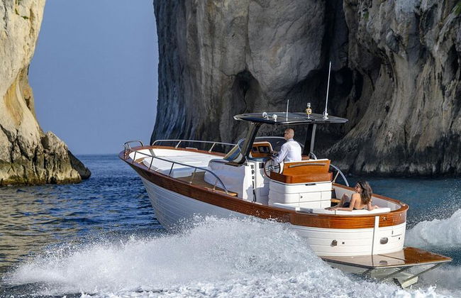 Crucero al atardecer por la costa de Capri y Sorrento en barco Todo incluido - Foto 14