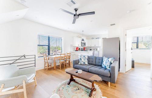 Luxe East Downtown 3BR Condo, Walk to Bars, Restaurants, Shops - Foto 1