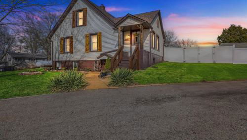 Serene Corner Cottage with Hot Tub home - Foto 4