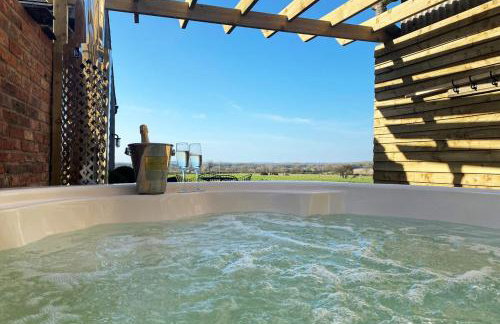 The Old Tractor Shed Luxury Private Hot Tub & View - Foto 47