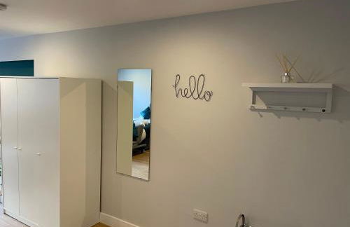 Super-King Bed Studio Apartment in Central Northampton - Photo 17