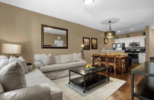 3 Bedrooms S / Lucaya Village Townhouse by RedAwning - Foto 1