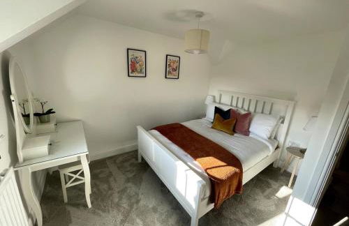 Spacious Family Friendly Cottage - Photo 4