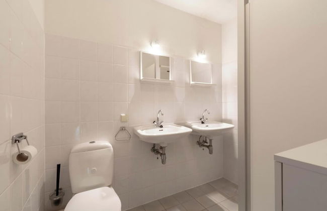 Lovely Apartment With Patio - Photo 13