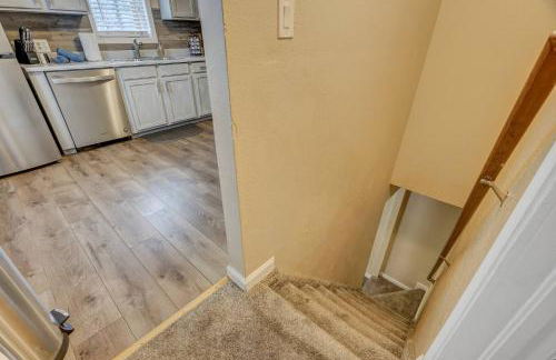 Downtown Launchpad for Urban Explorers | Fireplace - Foto 18