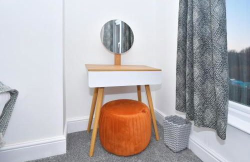 Elm House by YourStays - Lovely home in Cheshire, quiet residential street - Photo 33