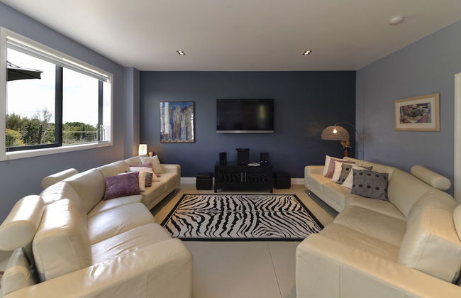 Lakefront Holiday Home - Foto 8