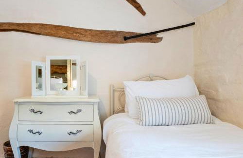 Poppy Cottage - Cosy 2 Bedroom, Perfect for Family! - Photo 6