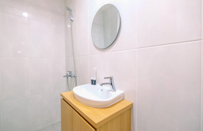 Good Choice And Strategic 2Br Without Living Room Evenciio Apartment - Foto 19