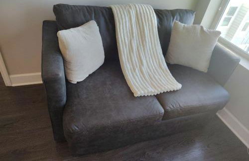 Relax and Explore Poolside Stay Near Local Spots - Foto 12