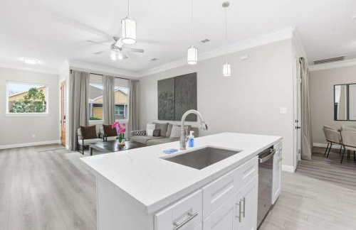 O26A Single Story 2BR Townhome King Beds Pet Friendly Houston - Foto 9