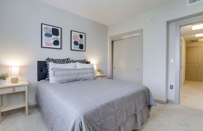 Cozy Condo Crystal City Rooftop - Photo 10