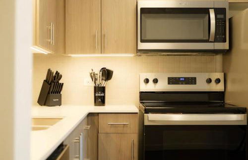 Above The Roots - Sophisticated 1BD Retreat - Photo 30