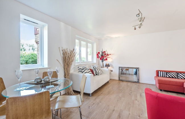 2 Bed Flat, Dedicated Workspace, Parking, 4KTV - Photo 12