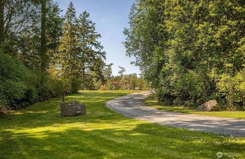 Secluded 4BR Nestled in Woods-Hot Tub/Dog Friendly - Foto 26