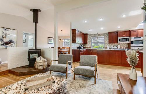 Spacious 4-bedroom home with outdoor deck - Foto 8