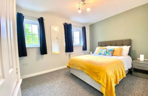 Oakley Vale House and Garden! Free Private Parking, TV, Fully Equipped - Photo 5