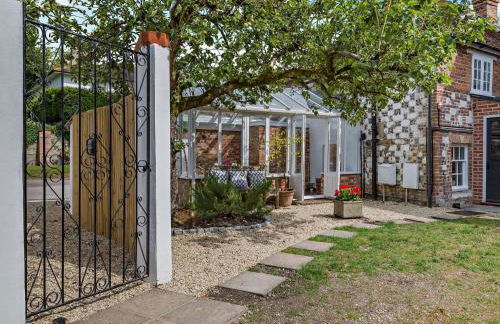 3 Bed in Salisbury 95325 - Photo 9