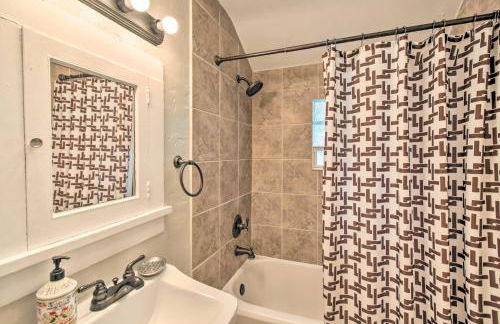 Cozy Unit with Patio Walk to Dining, Lake Elkhart! - Foto 15