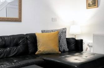 4 Bed House - Sleeps 8 - Garden Pets Wifi - Foto 26