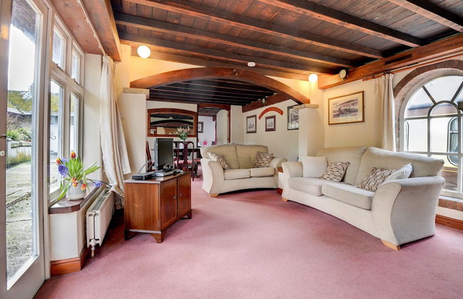 Holiday Cottages and North Star Apartment - Photo 5