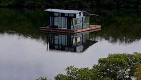 The Burrow-a floating cabin - Photo 3
