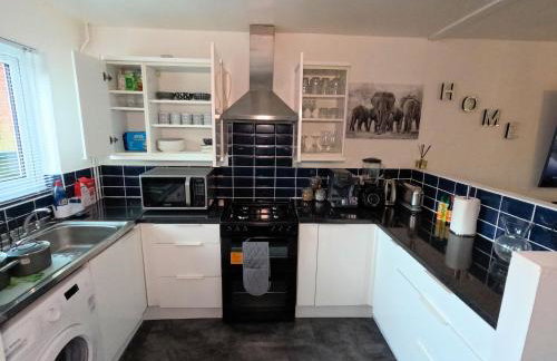 Milton Keynes Luxury Short Stay House with WIFI and Free Parking - Photo 32