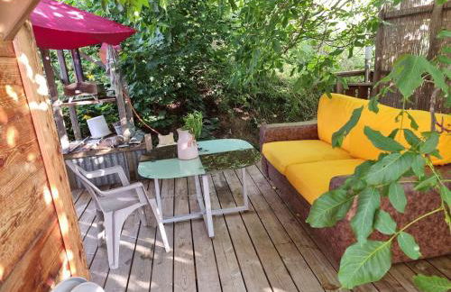 Very comfortable, fully equiped two bed appartement in private chalet entire floor Near La Clusaz, Grand Bornand, Annecy and lake and private terrace Bbq - Foto 10