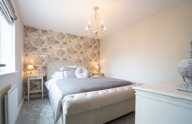 Comfortable 5 Bedroom Detached House With Parking - Photo 2