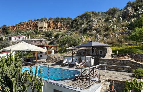 Stone Heaven Villa -Poolside BBQ & Fresh Herbs - Photo 12