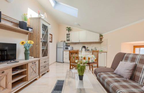 Modernes Apartment mit traumhafter Aussicht, Pool, Privatparkplatz, WiFi - Photo 14