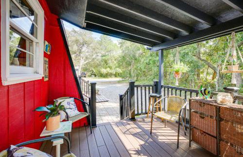 Oak Island Vacation Rental with Decks, Walk to Beach - Foto 24