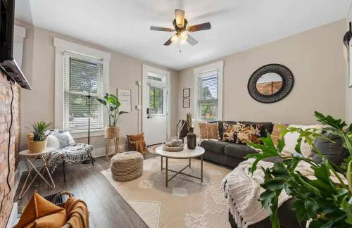 Sophisticated Boho Condo Walkable Columbus - Foto 1