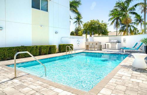 Modern Two Bedroom Suite with 2 King Beds Pool and Steps from the Beach - Foto 42