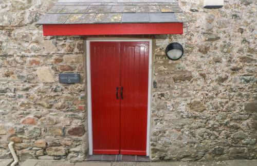 Wood Cottage - Photo 2