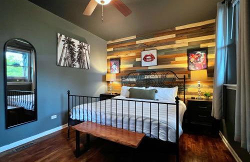 The Banksy-Free Parking -4 bedroom w King bed- Firepit Rooftop near United Center - Foto 2
